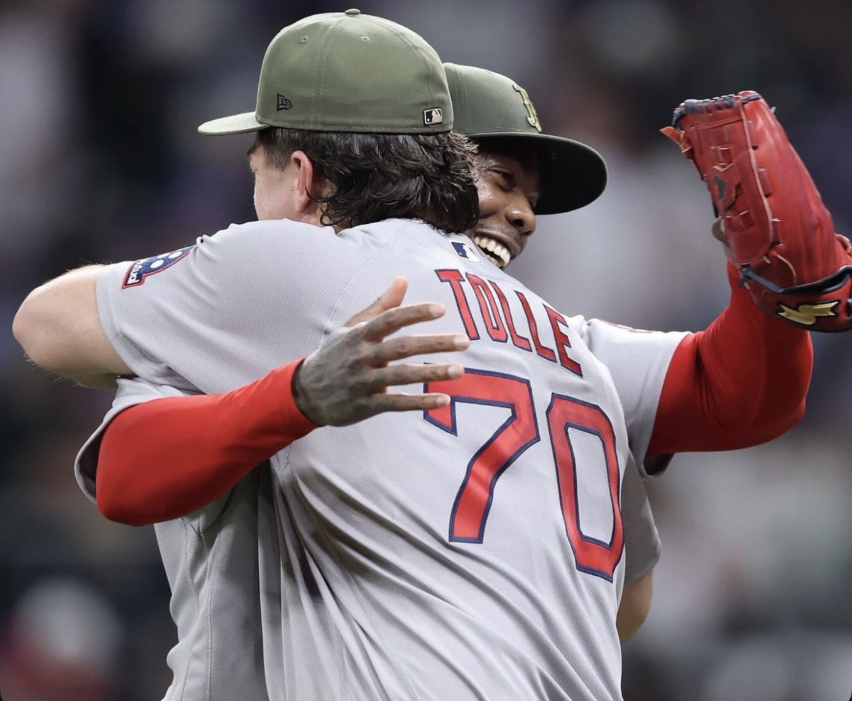 Aroldis Chapman Hugs Spark Red Sox Buzz