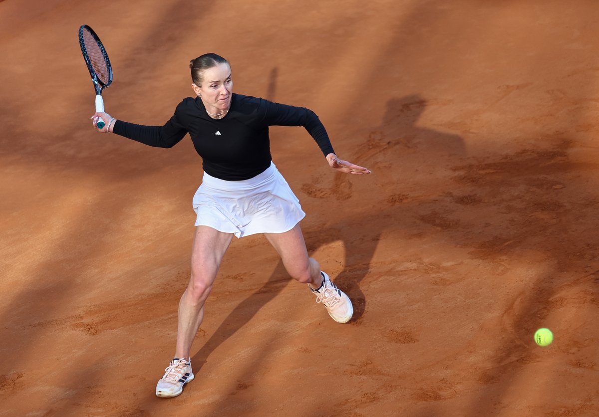 XHSports's tweet photo. 7th seed Elina Svitolina battled past 3rd seed Coco Gauff 6-4, 6-7 (3), 6-2 in the final to win her third Italian Open title and the 20th WTA singles title of her career https://t.co/7cefiIRnCg
#IBI26 https://t.co/Yx7IbhJtPA