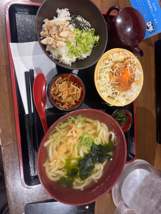 fusuke7137's tweet photo. 八分定食！
600円
#なるとうどん
#大分市 https://t.co/zLsrvbOgFQ
