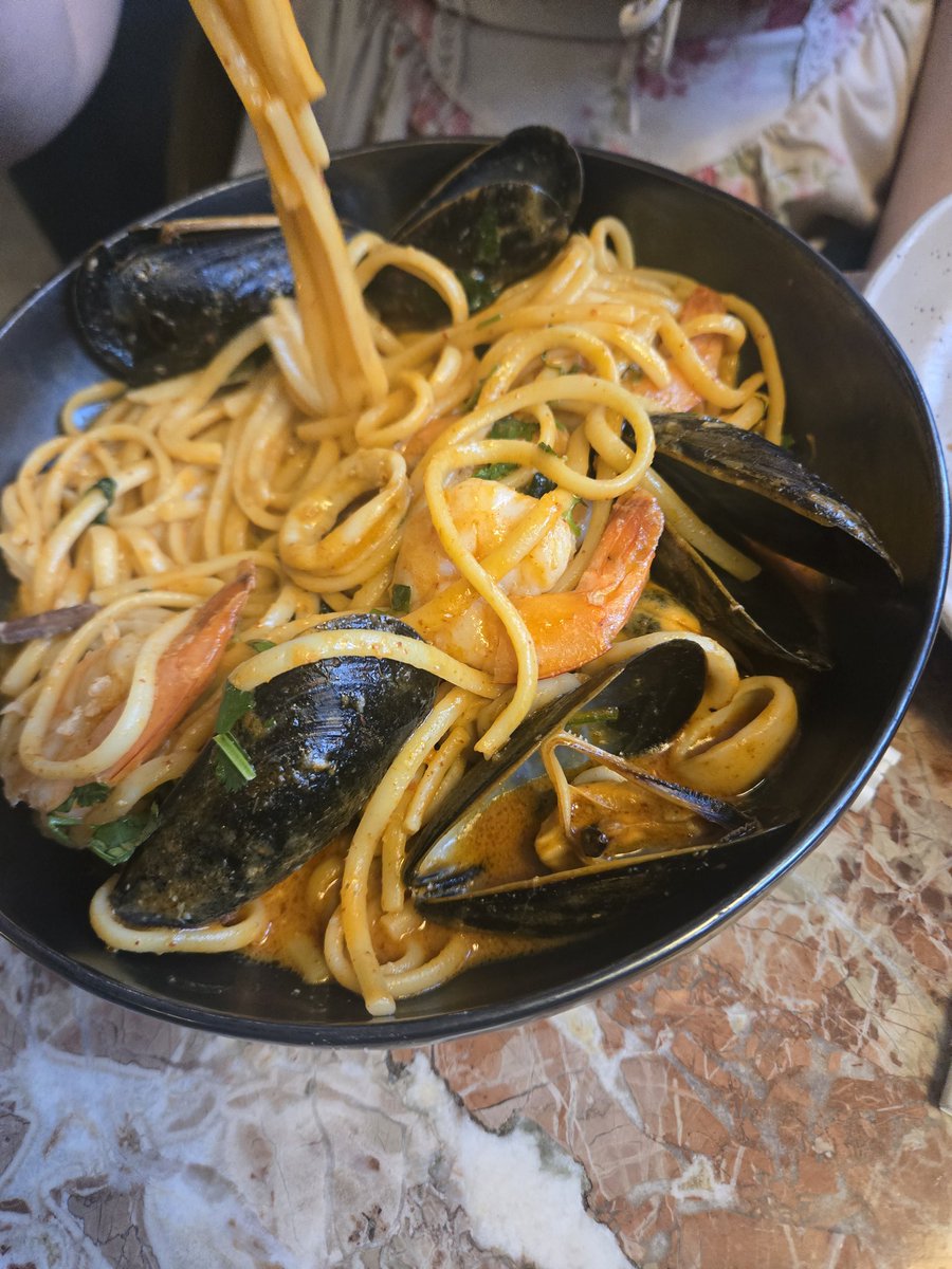 Detective_FR0ST's tweet photo. Had a great day. Good food. Full tummy. Did the Netflix house and did the Wednesday attraction to celebrate  a special day. It was a good time https://t.co/xdeiQB3rew