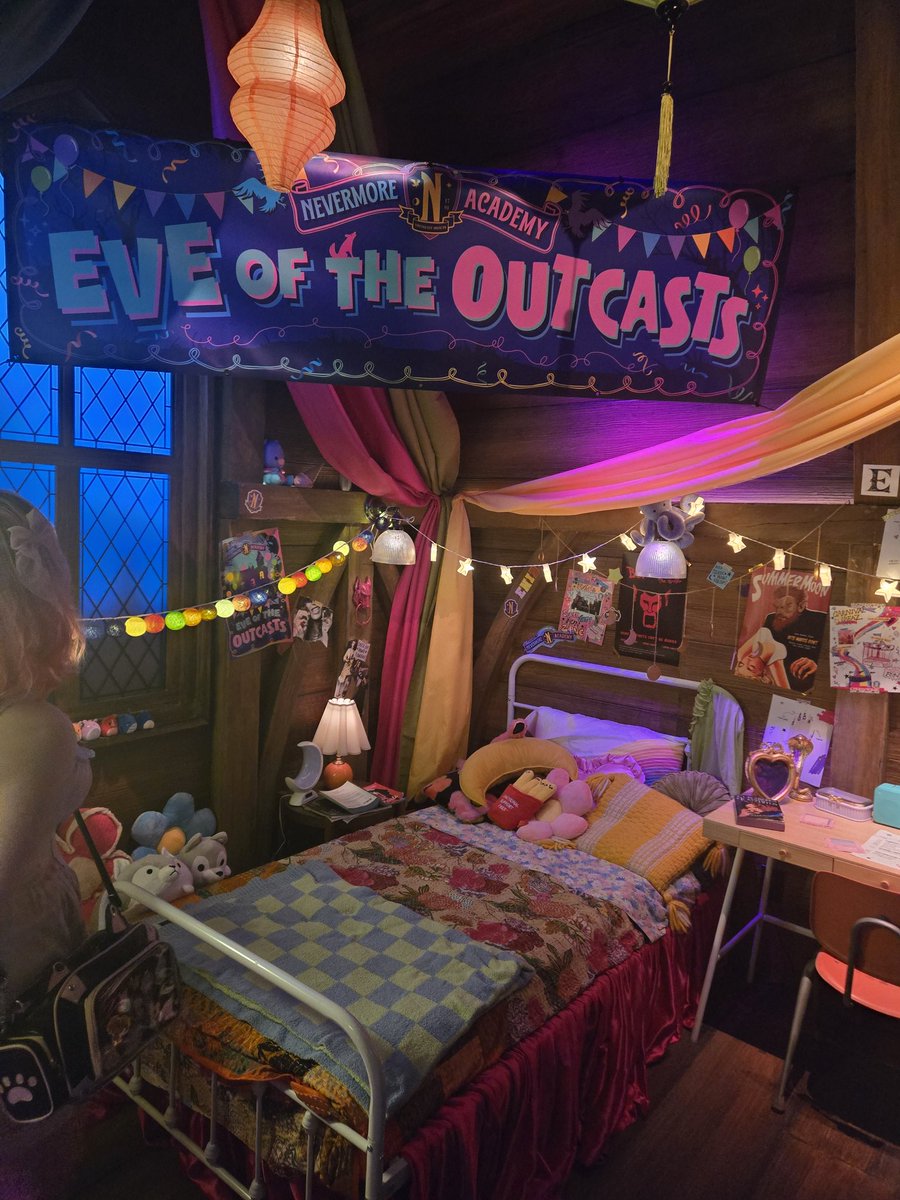 Detective_FR0ST's tweet photo. Had a great day. Good food. Full tummy. Did the Netflix house and did the Wednesday attraction to celebrate  a special day. It was a good time https://t.co/xdeiQB3rew
