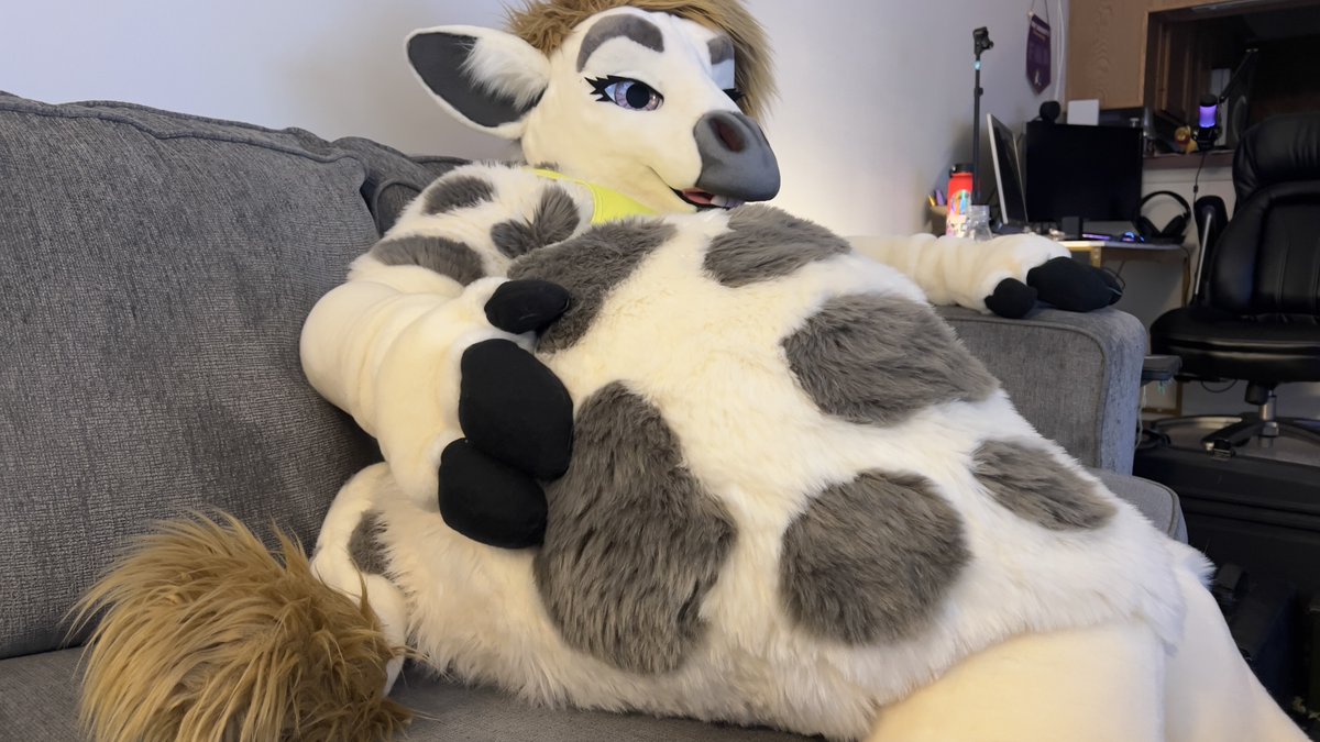 Everett T. Giraffe @ #FWA2026 tweet media