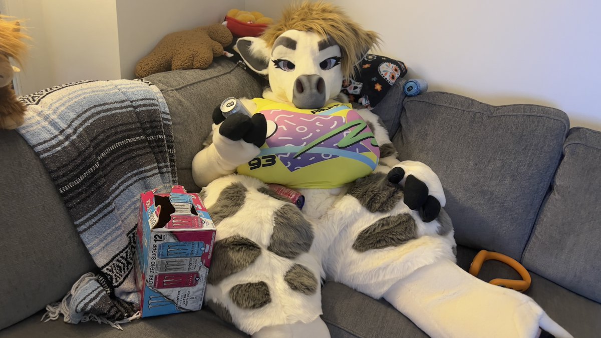 Everett T. Giraffe @ #FWA2026 tweet media
