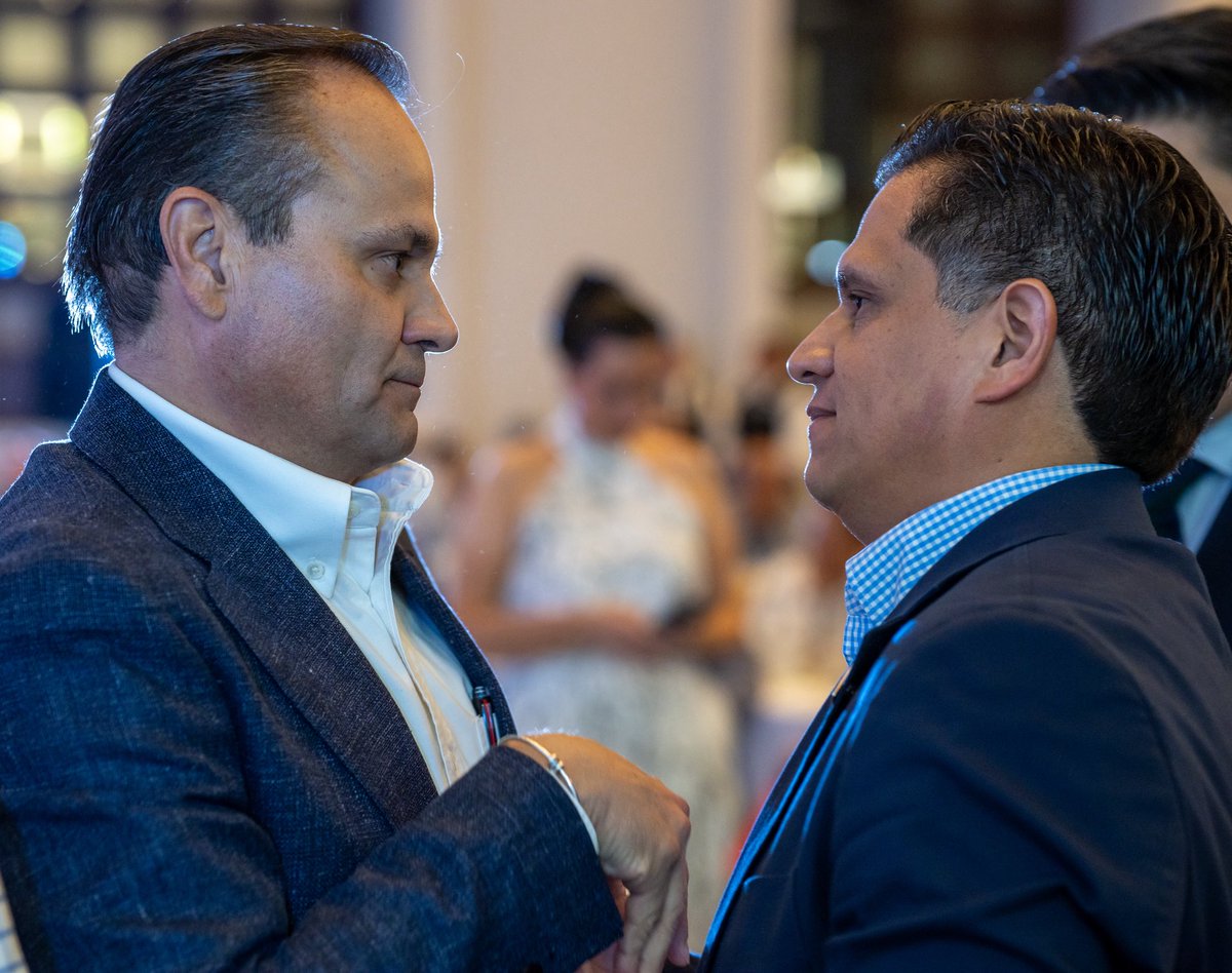 AlejandroA_C's tweet photo. Hoy, el @PAN_Jalisco  dio un gran paso con el lanzamiento de “Primero la Familia”, una agenda que busca colocar a la familia al centro de las acciones públicas, legislativas y sociales. Desde #Chapala seguiremos trabajamos con y por las familias. #PAN #HacemosQueLasCosasSucedan https://t.co/xiLhuwX9cU