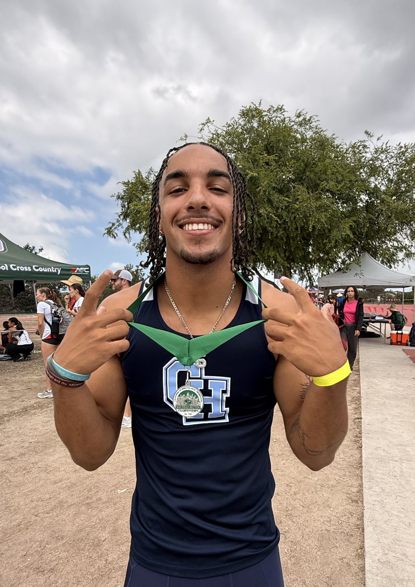 parker6johnson's tweet photo. We’re headed to the Section SEMIs! Finished 5th overall as a team with only 7 athletes competing. Team record and 2nd in the 4x1 with a 41.79 (almost had him 😅) and 3rd in LJ. Still chasing more. Section Championships next week. #WorkNotDone @Red_Env_Sports @mexcoastoffense @FCRecruits @XFactorRecruits
@SDProspectsFB @Tos93
@mfarrellsports @NCSA_Football
@SWCHBC @OGMacDC @skyler_ridley