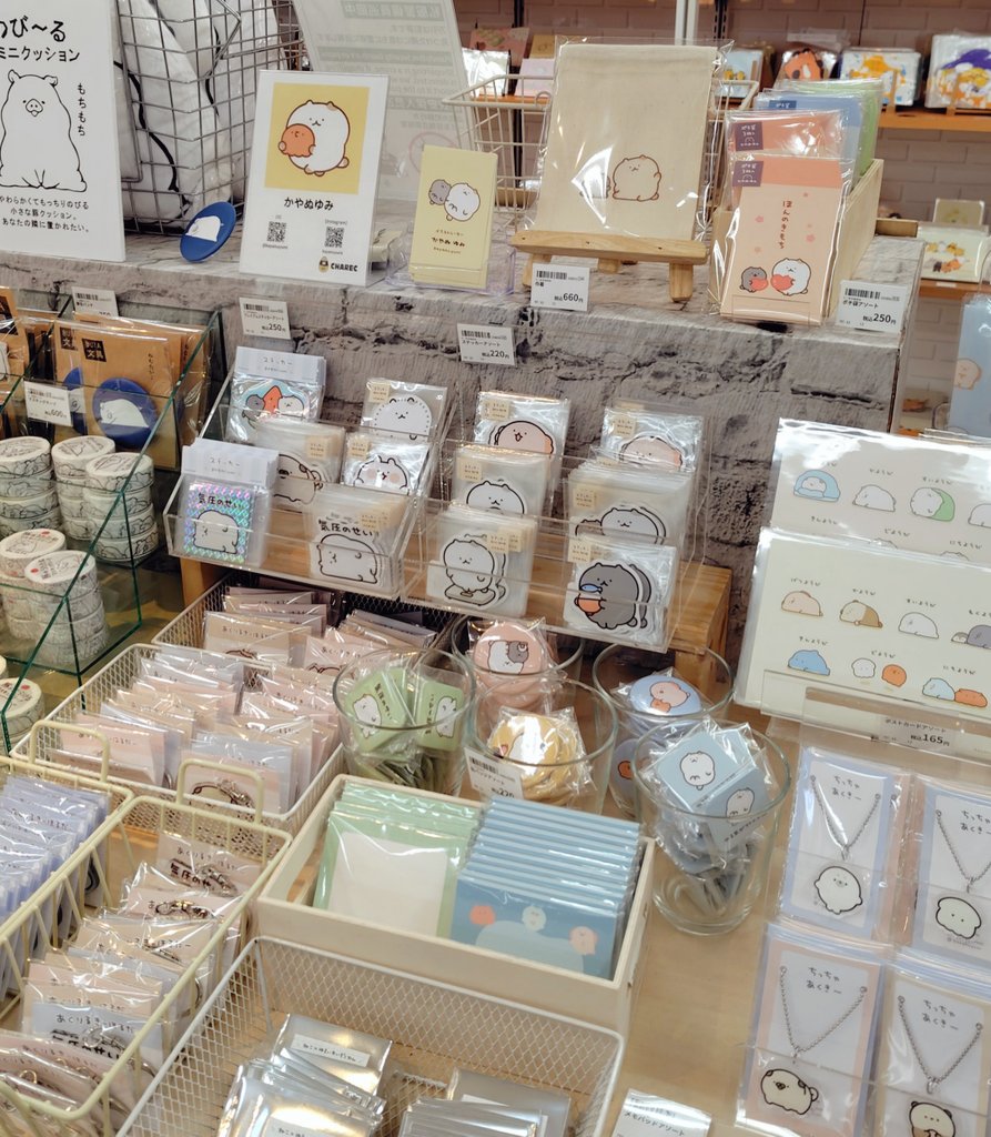 kayanuyumi's tweet photo. ハンズ渋谷店1Bで開催中の #CHARECBASE 少なくなっていたグッズを追加で納品いたしました!
お越しいただいた皆さまありがとうございます🙇
引き続きよろしくお願いいたします〜! https://t.co/A46dEwEXfm