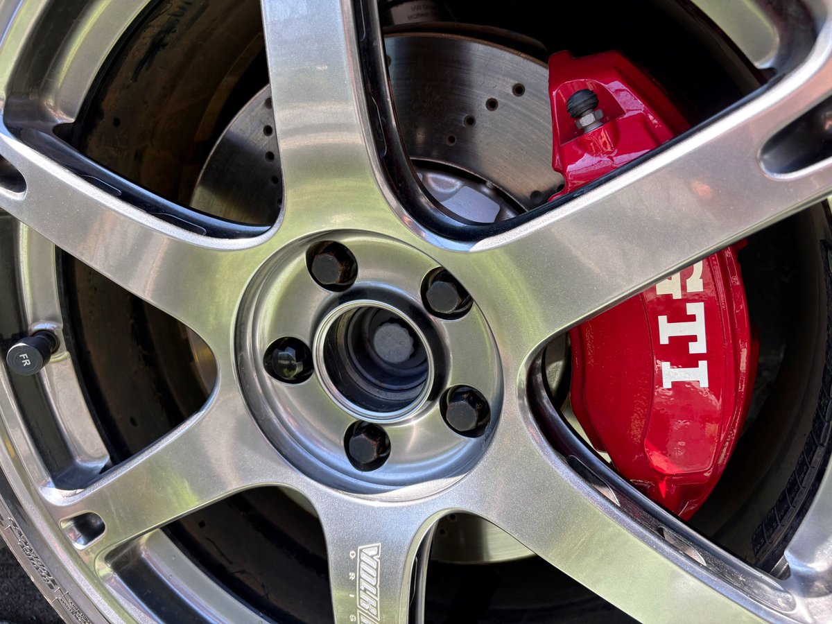 VAperformance tweet media