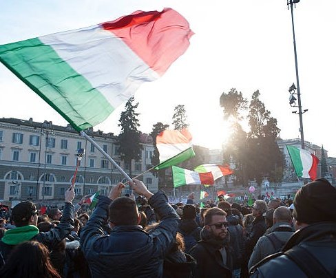 RadioGenoa's tweet photo. Giorgia Meloni had to choose between Ursula von der Leyen and Italians people. She chose Ursula. https://t.co/0gHjumTpRY