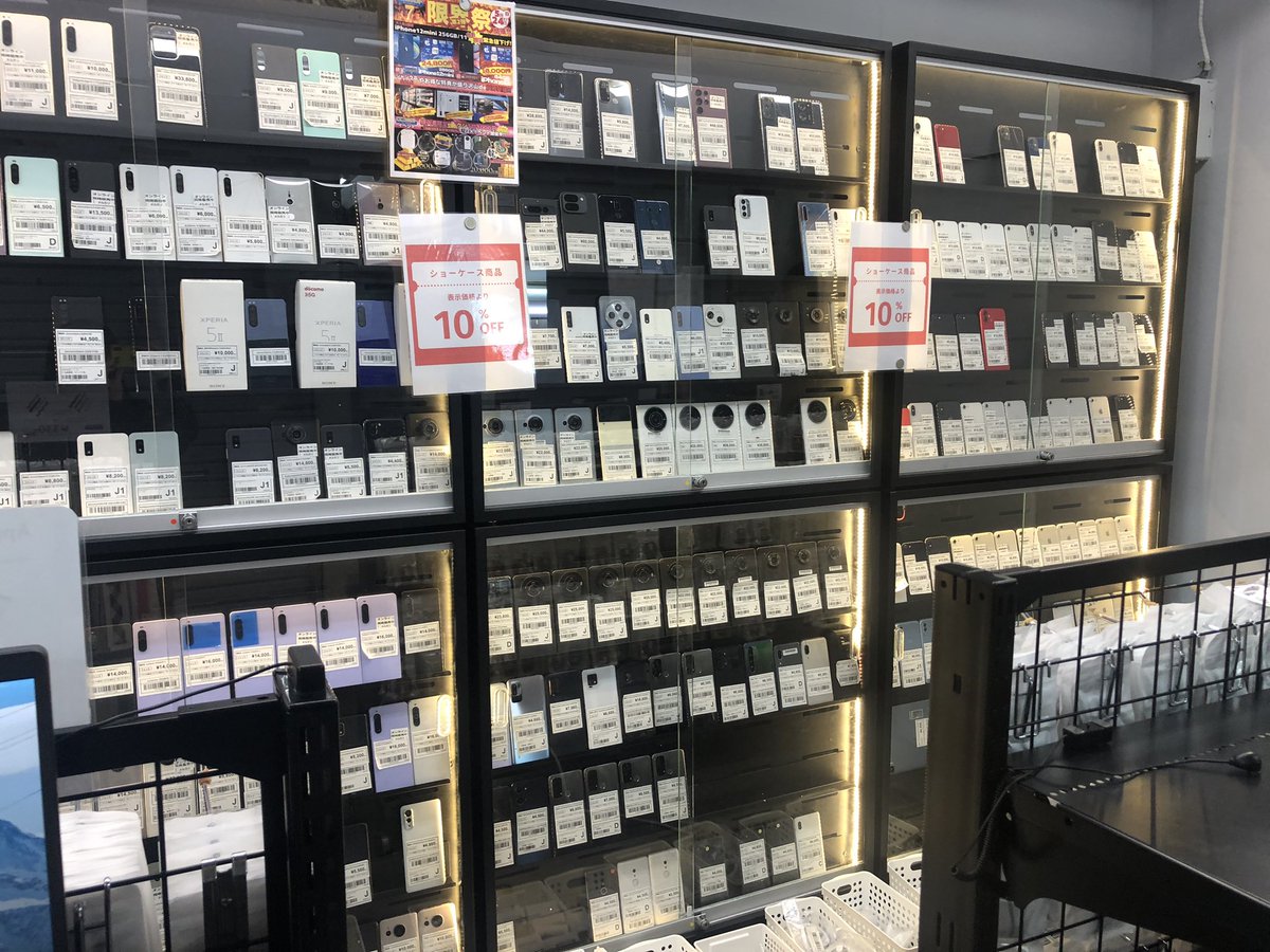 ccconekuto's tweet photo. 地下オープンしました‼️
24日まで地下ジャンクショーケース10%OFF
地下中古スマホ5%OFFやってますよー✨
AQUOS Sense6もまだ在庫御座います📱
この機会に是非是非お立ち寄りください🙇♀️
#CCコネクト #SALE #AQUOS #Sense6 #SHARP #スマホ https://t.co/bAKzHRNQ2S
