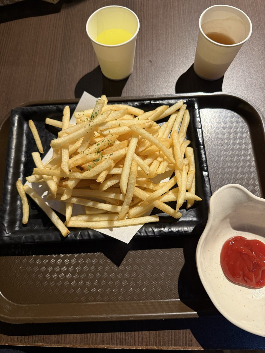 ごくひん tweet media