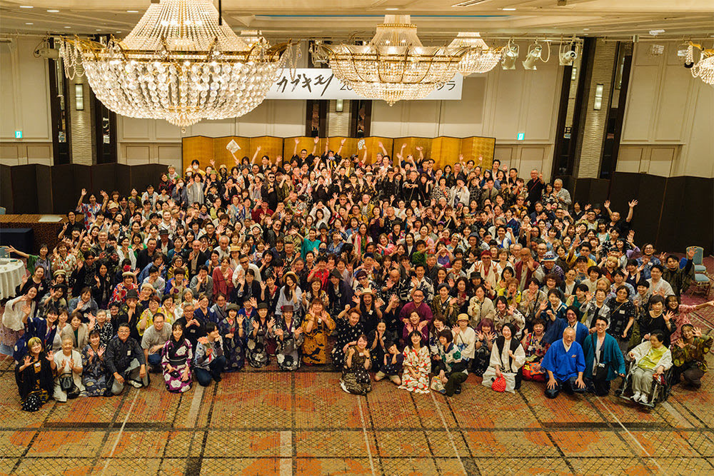 325DX1's tweet photo. 昨日はsousouの集いがあり参加させていただきました^ ^日本で販売されていないお酒を戴いたり、邪気祓いの生花パフォーマンスもあり、とても有難い時間を過ごせました😊感謝🙇‍♂️ https://t.co/caOqwQqrZY