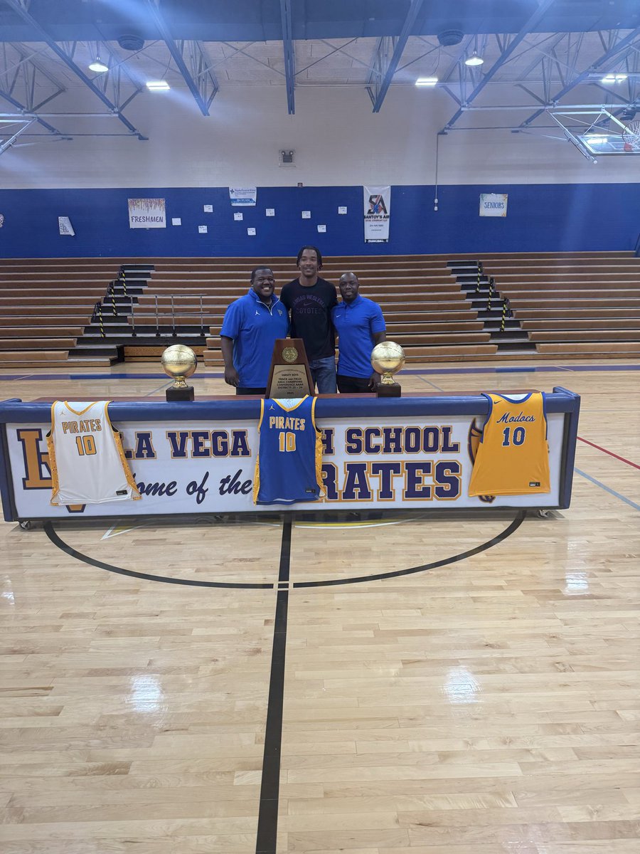 Coach_WAC_IV's tweet photo. Yesterday we had the pleasure of sending off our last signee @Tre_Neall . Thank you @braydenjwhite @CoachMurdock4 @kwucoyotes for believing in one of our Student Athletes! You’re getting a tremendous kid! @la_vegaBball @JermaineCarpent @WacoTribSports @BriceCherry @MichaelHaag_ https://t.co/aTg7QrTOd4