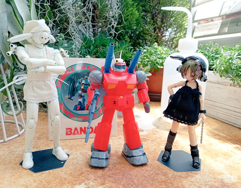 社長)φ 。( これは、うさ社長が初めてプラモデル塗料で色を塗った