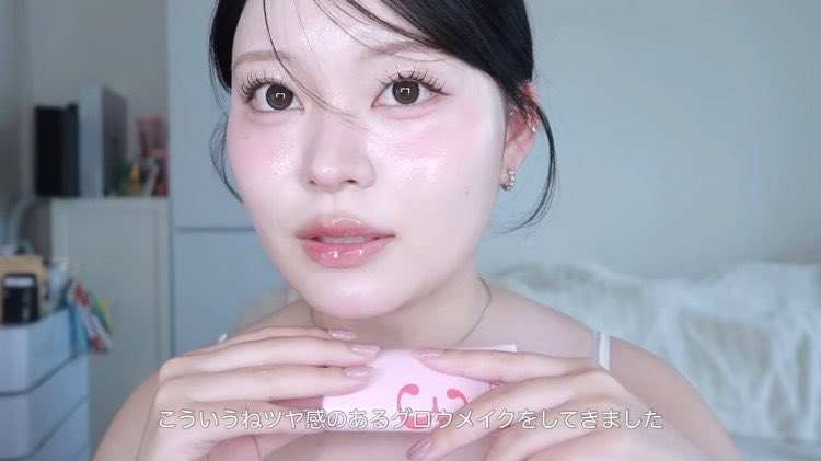 hosituinotiyo's tweet photo. これ塗るだけなのにほんとに仕上がり綺麗。しかも艶肌もマット肌で雰囲気違うの可愛すぎる🥹🥹

⇦陶器肌（01番）　　　　　　艶肌（02番）⇨ https://t.co/lObRFwPKB2