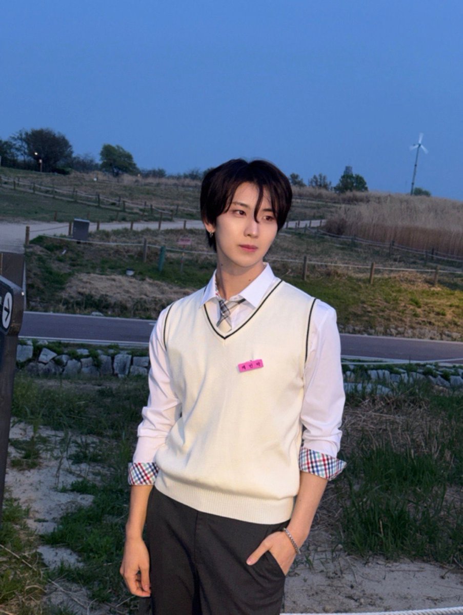 jiseoob's tweet photo. Hello! 
I’m working on a birthday project for Kevin Park of V01D !

It’s a surprise and I want it to be kept as a surprise so I won’t be disclosing what it is exactly YET🌟 

But there is info as to what it’ll include:

https://t.co/ESAjDBxMdI

#KevinPark #보이드 #V01D #케빈박 https://t.co/xkVGnNsO7W