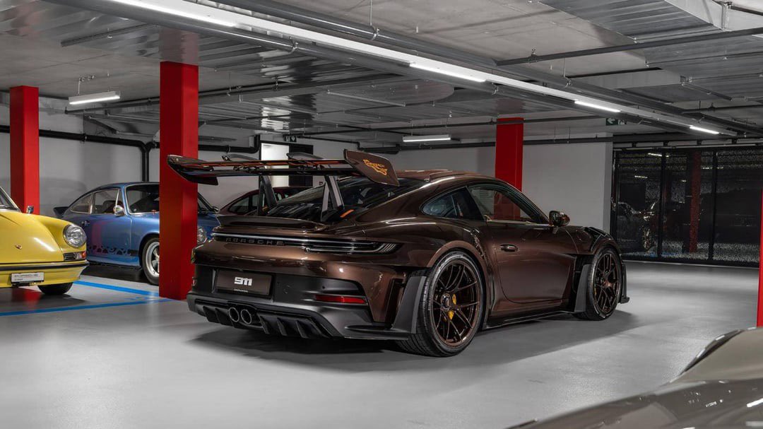 wayne_m159's tweet photo. Porsche 911 GT3RS in a unique brown colour scheme https://t.co/ubq3wA4ANb