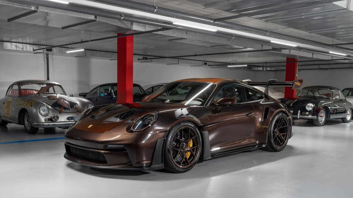 wayne_m159's tweet photo. Porsche 911 GT3RS in a unique brown colour scheme https://t.co/ubq3wA4ANb
