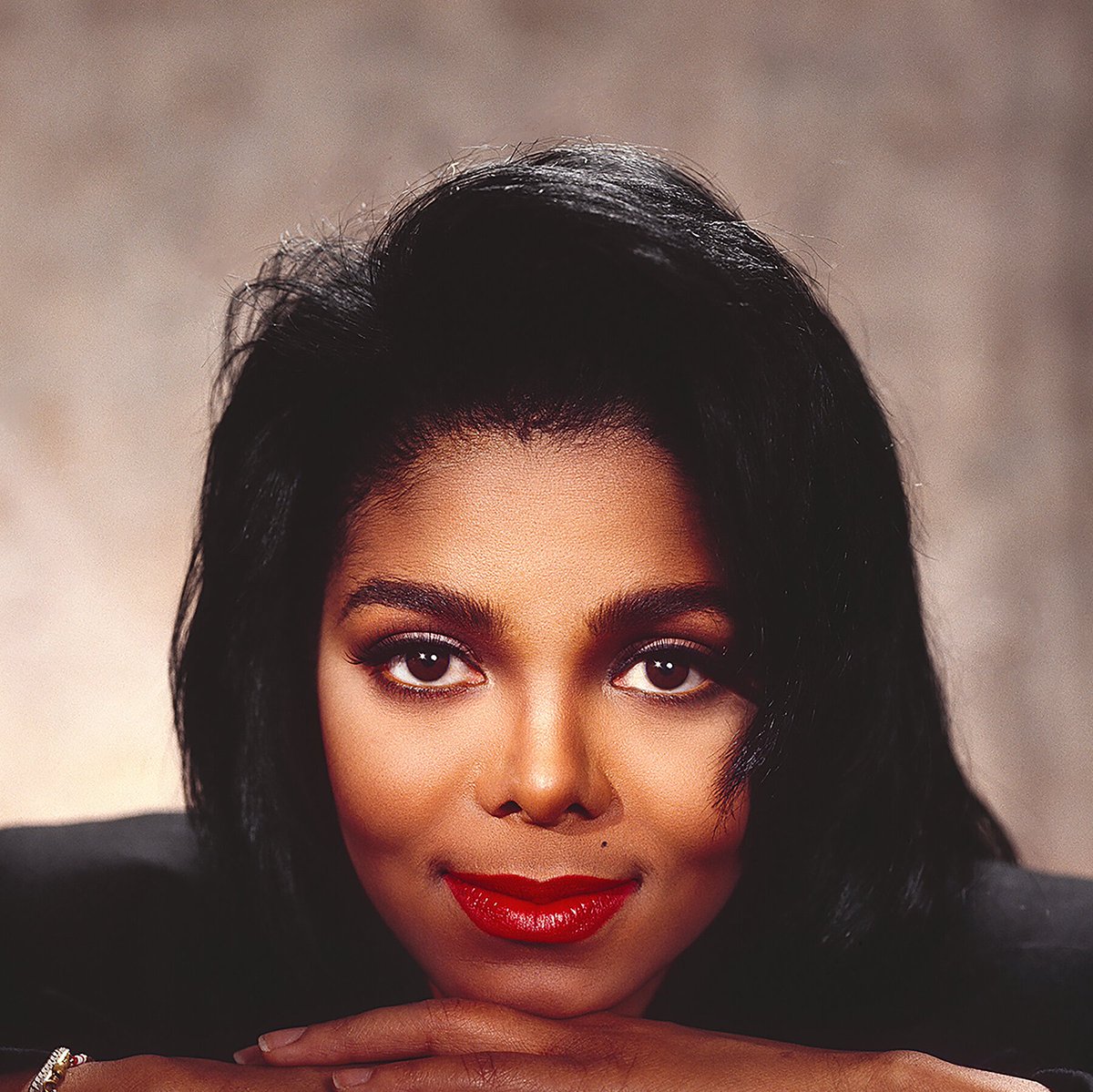 JGsRoses's tweet photo. Happy Birthday to the beautiful and legendary Janet Jackson! 🎉🎊😊🎂❤️ https://t.co/3VP2jJOHOX