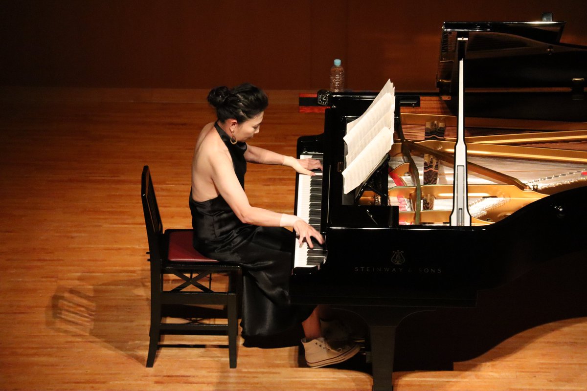 barocksaal's tweet photo. 「大西順子 ジャズ・ピアノ・ソロ リサイタル～American Classics（5/16）」

〈セットリスト後半〉
♪When Kabuya Dances
♪Memories of You 
　Lover, Come Back to Me 
　Stardust
♪After All
♪African Flower 
　The Single Petal of a Rose 
　Prelude to a Kiss
　Take the “A” Train https://t.co/KBOGEnrrp6