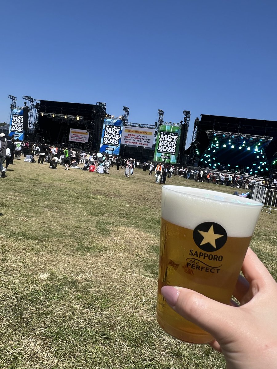 sachochoo's tweet photo. 気温が夏フェスの慣らしって感じ☀️
ジャニヲタだったからNEWSが楽しみだったりする

#メトロック https://t.co/2QExDVrvw2