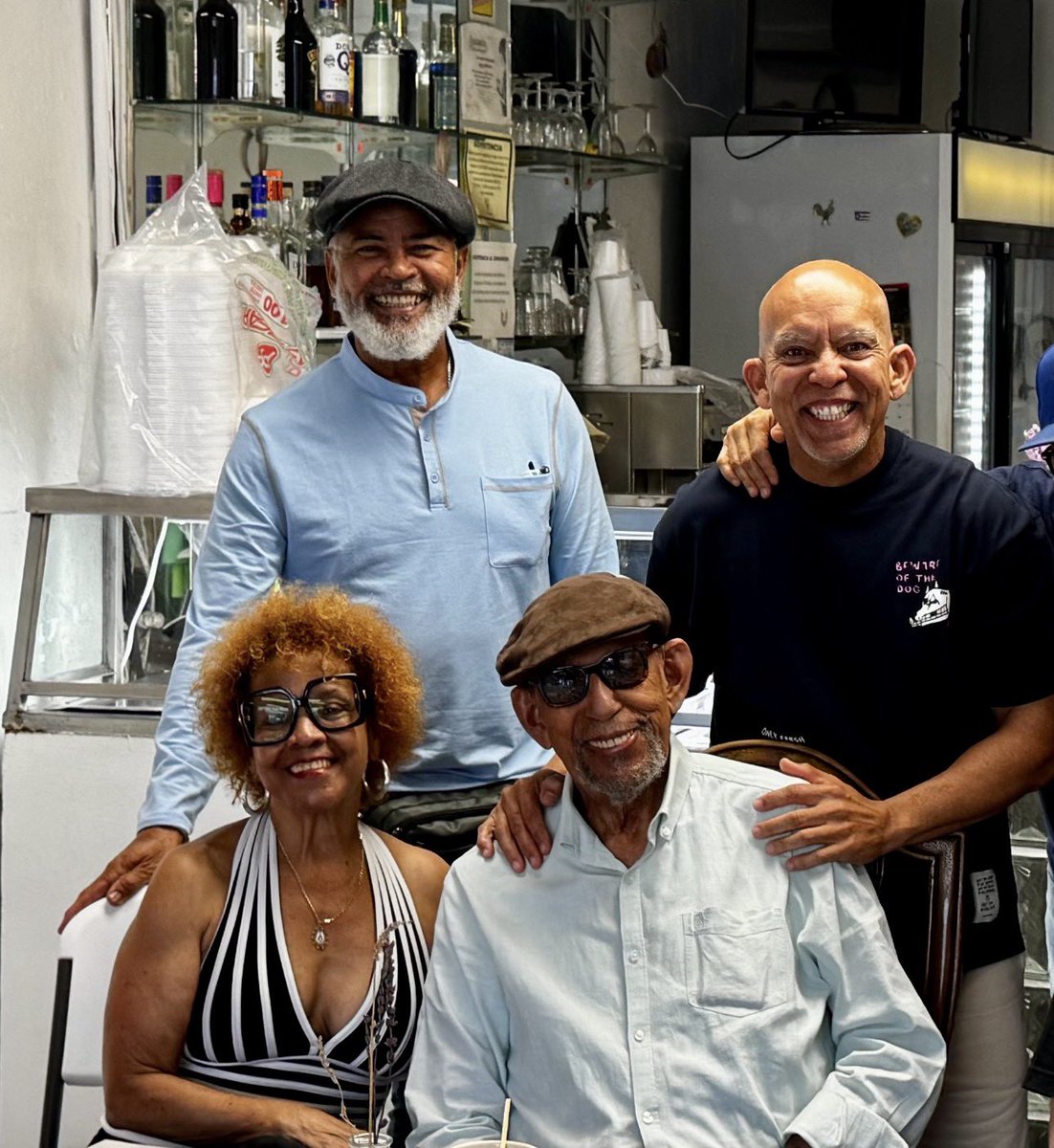 ChocoOrtaPR's tweet photo. sábado 16 de mayo con el Maestro Willie Rosario y tantos compañeros de vida, música y recuerdos en el Quenepo❤️Siempre será un honor sentarme al lado del Maestro Willie Rosario, con quien grabé uno de los temas más significativos para mí: “Lo Que Más Yo Quiero”. 
#LaSoneraMayor https://t.co/oeo9tDUMtJ