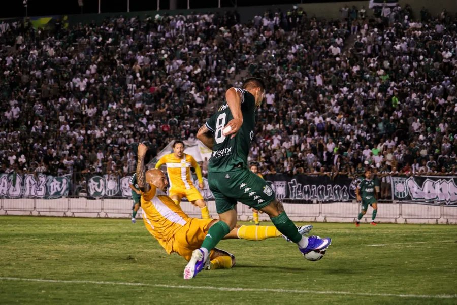 FunkMidia's tweet photo. Série D ZeroUm: Brasiliense é superado pelo Gama no Bezerrão
Na noite deste sábado (16/5), o Brasiliense fez um bom jogo mas foi superado pelo Gama por 3 x 2 pela Série D ZeroUm. Os gols do Jacaré foram marcados por Netinho e Tarta. Esse foi o clássico de número 80 entre os times https://t.co/8t2SPwtfld