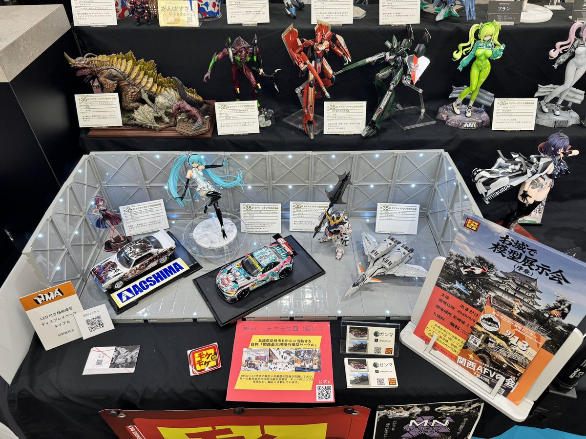 mokemokedan2017's tweet photo. 2日目の本日もHMAGARAGE様の
「LED付き格納庫」を使わせてもらっています。

モバイルバッテリーで点灯しますので、お手軽に展示会でも使えますのでご覧になってください。

#HMA 
#静岡ホビーショー2026 https://t.co/GQHcfnpRG6