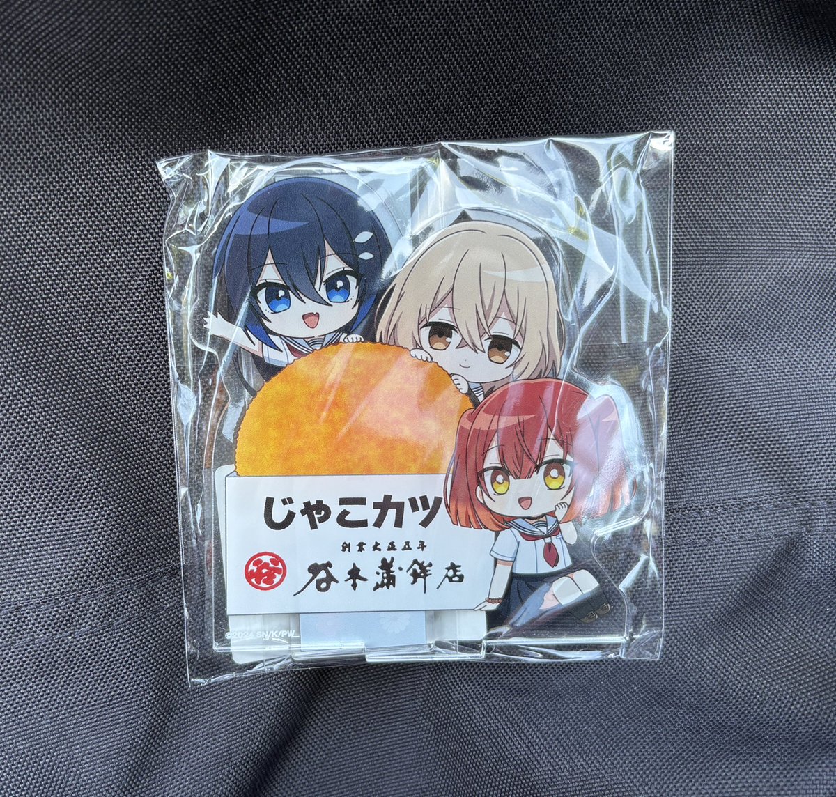 anago_game's tweet photo. ドローイングも原画展も素晴らしかった！
サインは無理だったが限定アクスタは手に入ったぞ！

#マチアソビ
#わたたべ https://t.co/iIszZMWEiO