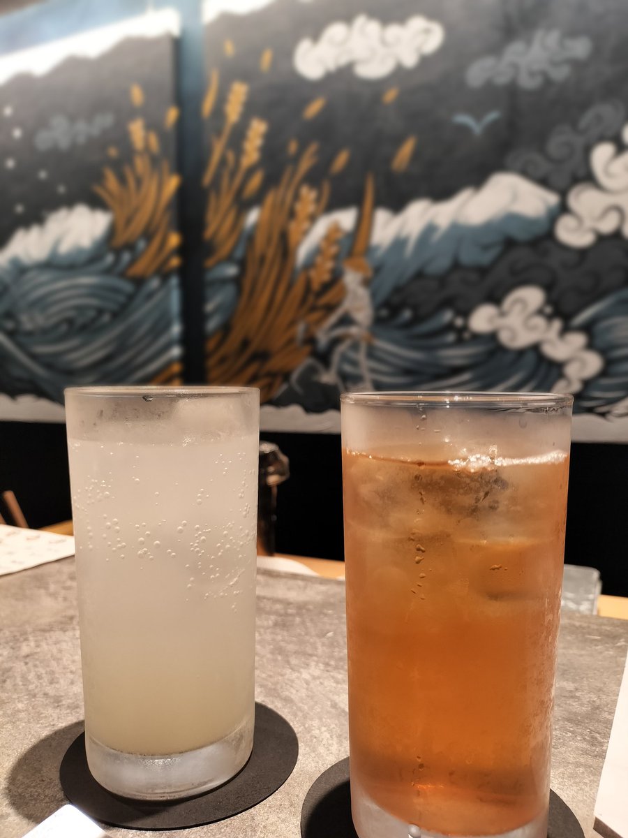 rightroad2022's tweet photo. お食事友達の女性と半年ぶりに飲み

美味しい料理とお酒を楽しみながら３時間余りおしゃべり、そして軽く握手してバイバイ

彼女は甘い雰囲気にはさせてくれ無いけど、こんな関係がもう４年近く

始まりはマチアプでもこんなカタチもアリかな

#婚外 https://t.co/TouTGIMEJQ