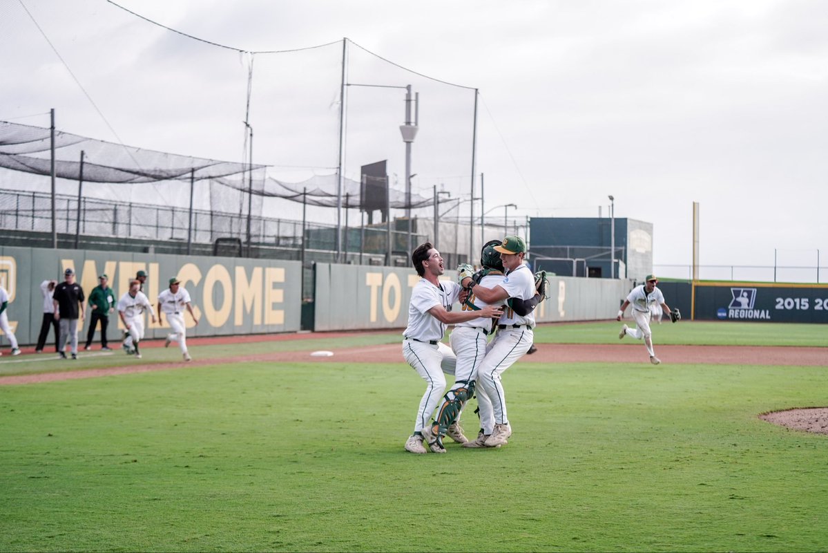PLNUSeaLions's tweet photo. MAGIC IN MAY 🪄

@PLNUBaseball advances to the Super Regionals with an incredible 10-9 extra-inning win over CSUSB in the NCAA West Regional.

#GoSeaLions https://t.co/rCoCzOeJKF