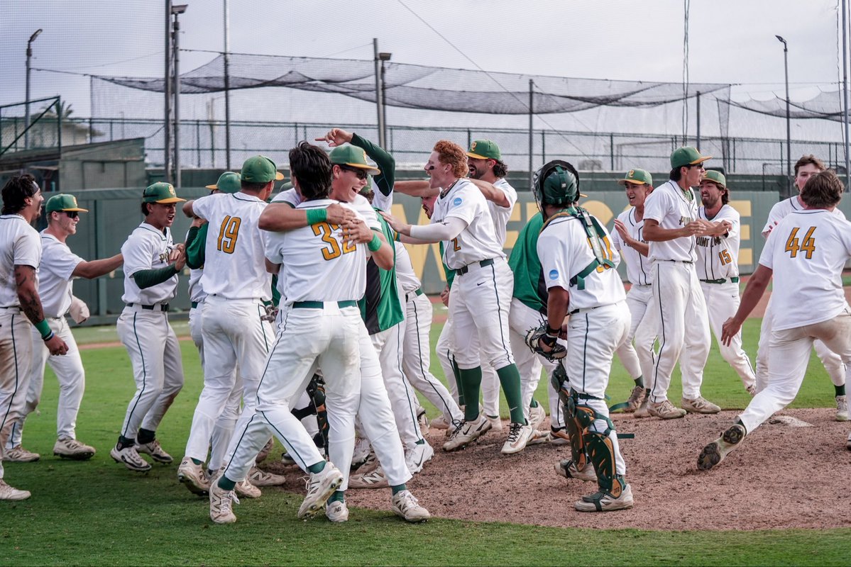 PLNUSeaLions's tweet photo. MAGIC IN MAY 🪄

@PLNUBaseball advances to the Super Regionals with an incredible 10-9 extra-inning win over CSUSB in the NCAA West Regional.

#GoSeaLions https://t.co/rCoCzOeJKF