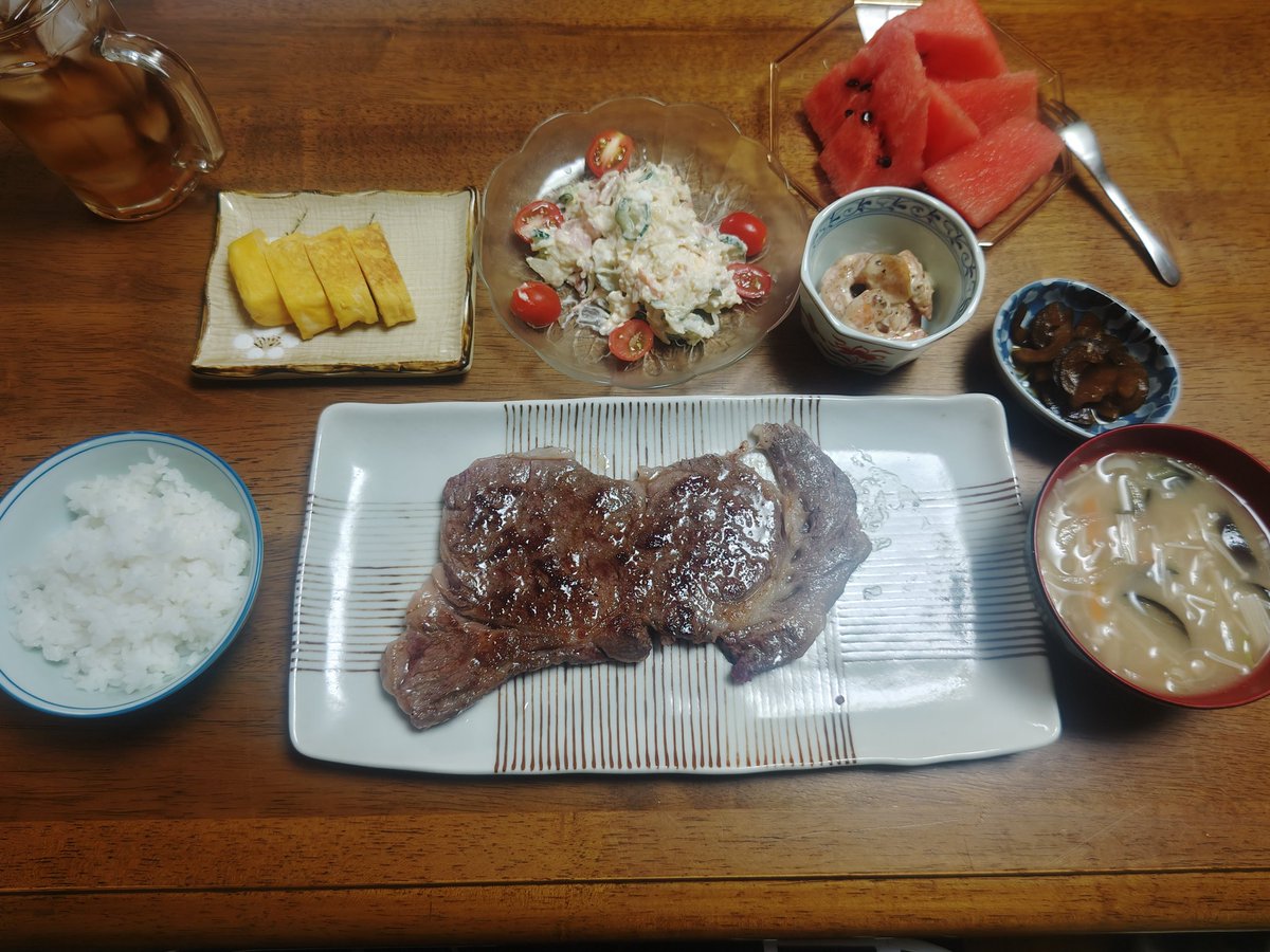 ryujishimamura's tweet photo. 実家の朝ご飯。。。モーニングステーキ定食。。。お母ちゃん毎回張り切り過ぎるね。。10代の食べ盛りやなくて、アラフィフ息子よ。。美味しかったです。ごちそうさまでした。。腹パンです🍴🤣福山ばら祭快晴NOWわっしょい🙌🌹#福山市 #ばら祭 #薔薇 #福の山ばらグッズ応援大使 #藩飛礼 #広島よしもと https://t.co/azU1vccIt3