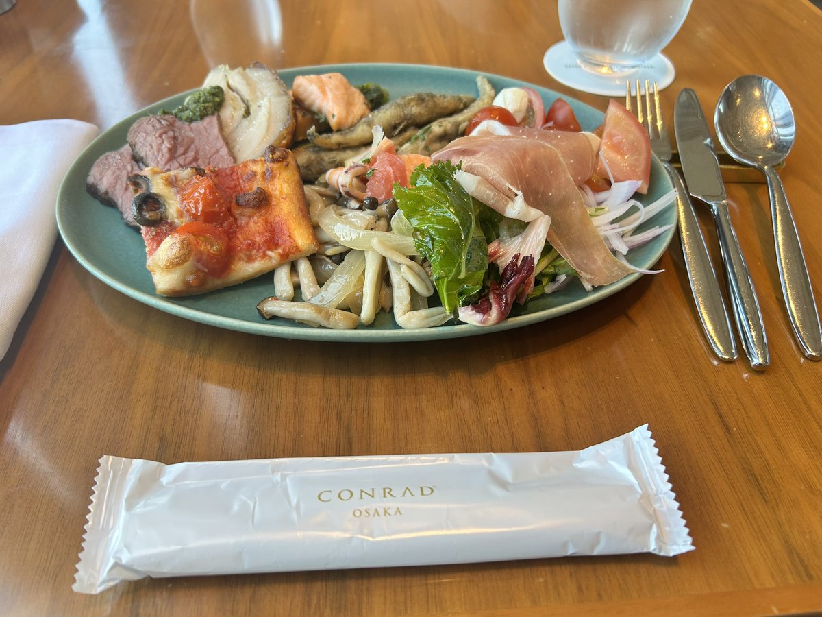 HIDE_SHALLY's tweet photo. 今からコンラッドでランチビュッフェ🍖 https://t.co/G4Bbil0igD
