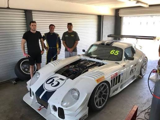 AlvarSFe's tweet photo. Uds aman el logan en las 24 de nurburgring yo miraba este en la bathurst https://t.co/pNGCyTdQrc