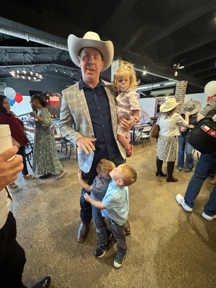 DrindaRandall's tweet photo. Over 100 at our first fundraiser! The Redder Texas team is the best. Looking forward to delivering wins for Texas. @CoveyTX @reddertexas https://t.co/4Ak3t18KDf