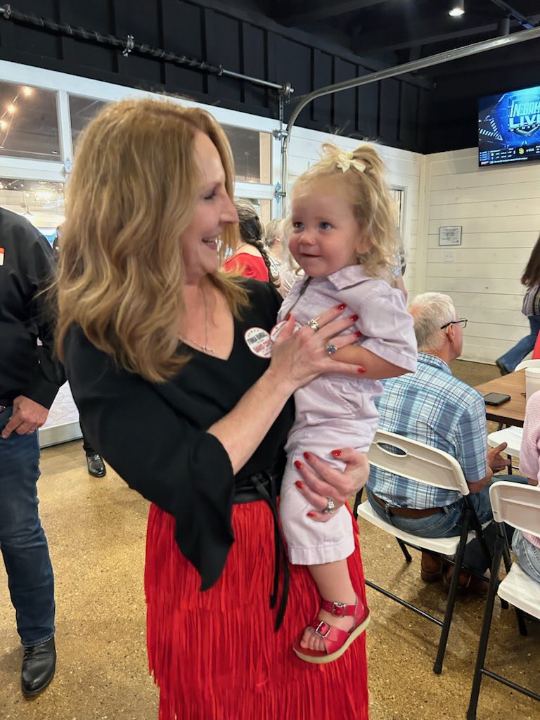 DrindaRandall's tweet photo. Over 100 at our first fundraiser! The Redder Texas team is the best. Looking forward to delivering wins for Texas. @CoveyTX @reddertexas https://t.co/4Ak3t18KDf