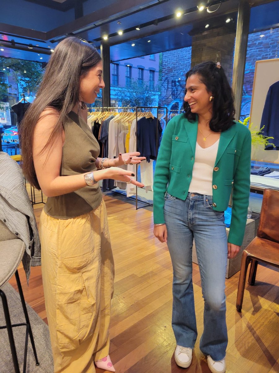 icchasingh_'s tweet photo. Had a great time at the book signing for @YasmineCheyenne’s COME BACK ERA - moderated by the one &amp; only Organic Olivia!!🤩💖

Everyone go stream her music: https://t.co/uIn9G28GYP https://t.co/kj0KEDgGhu