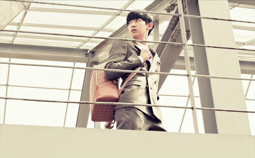 loey gallery tweet media