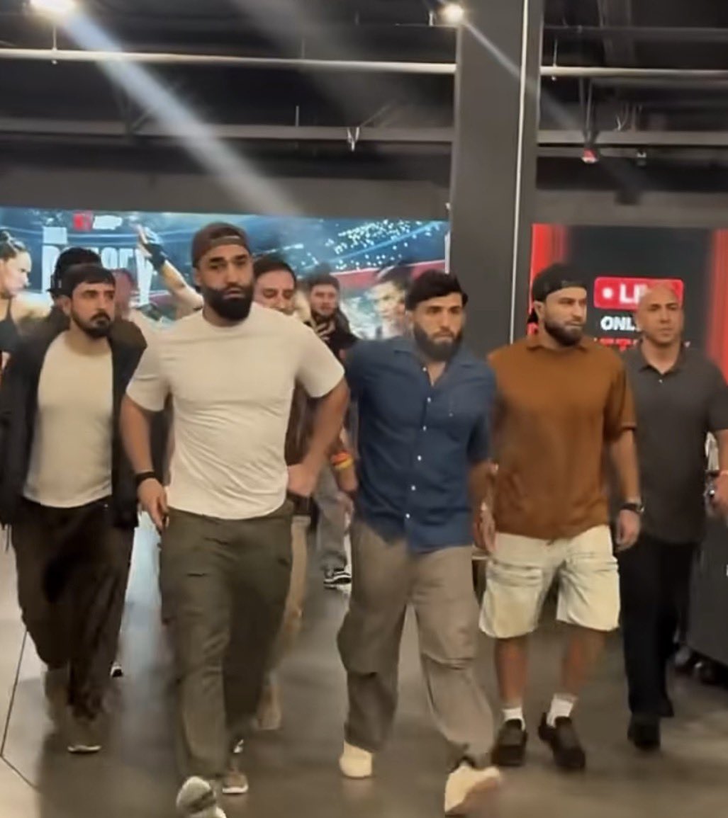 blackedpage's tweet photo. @central838 @MMAJOEYC Arman pulled up with 10 people tryna fight a guy directly after his fight 🥀😭 just fight illa you attention seeker https://t.co/unDz0JNx67
