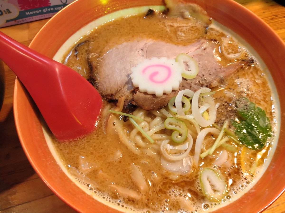 TAKA50924565's tweet photo. (^ら^)

秀吉

味噌豚骨カレーラーメン（家康？）

いろいろ食べて全部美味しいから期待はしてたけど、予想以上にうまかった。
豚骨・味噌・カレーがバランスよく、味噌の甘み、カレーのスパイシー感で、濃厚かつ飽きない。
��レーラーメンランキング（私調べ）トップに躍り出た(^○^)

＃ラーメン https://t.co/CyiSOKr06v