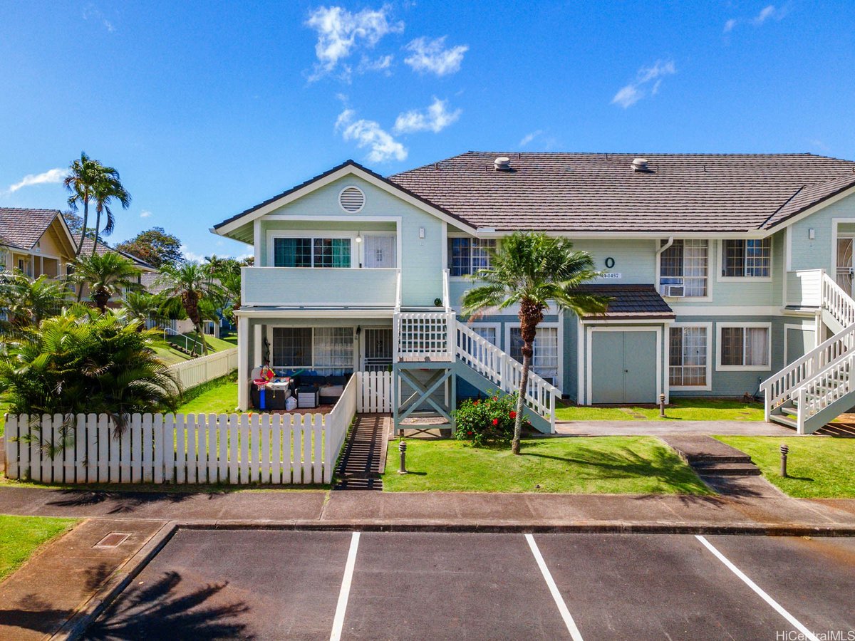 LISTSIR's tweet photo. 🏔️ #JustListed in Waipio Gentry!

Remodeled 2BD/1.5BA upstairs corner unit at The Villages at Waipio. Features quartz counters, LVP flooring, new tile showers, and mountain views. ✨ Pet-friendly community with a pool, minutes from Costco.

Details: https://t.co/eg7B17kpl5 https://t.co/wvaV5h432P