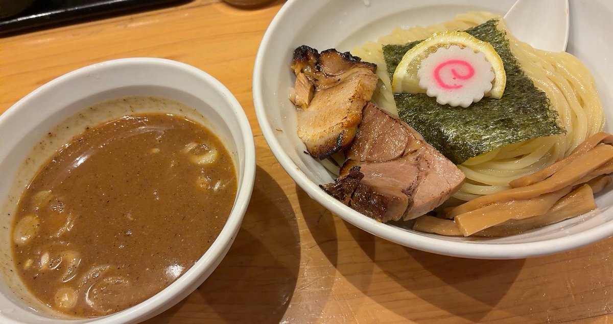 kyua_charming's tweet photo. めずらしくつけ麺
レモンがさわやかでおいしい🍋 https://t.co/O7ciAsyACC