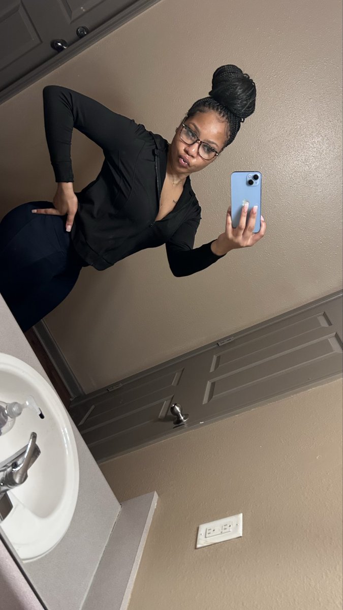 DM 🎀 tweet media