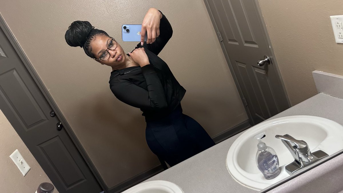 DM 🎀 tweet media