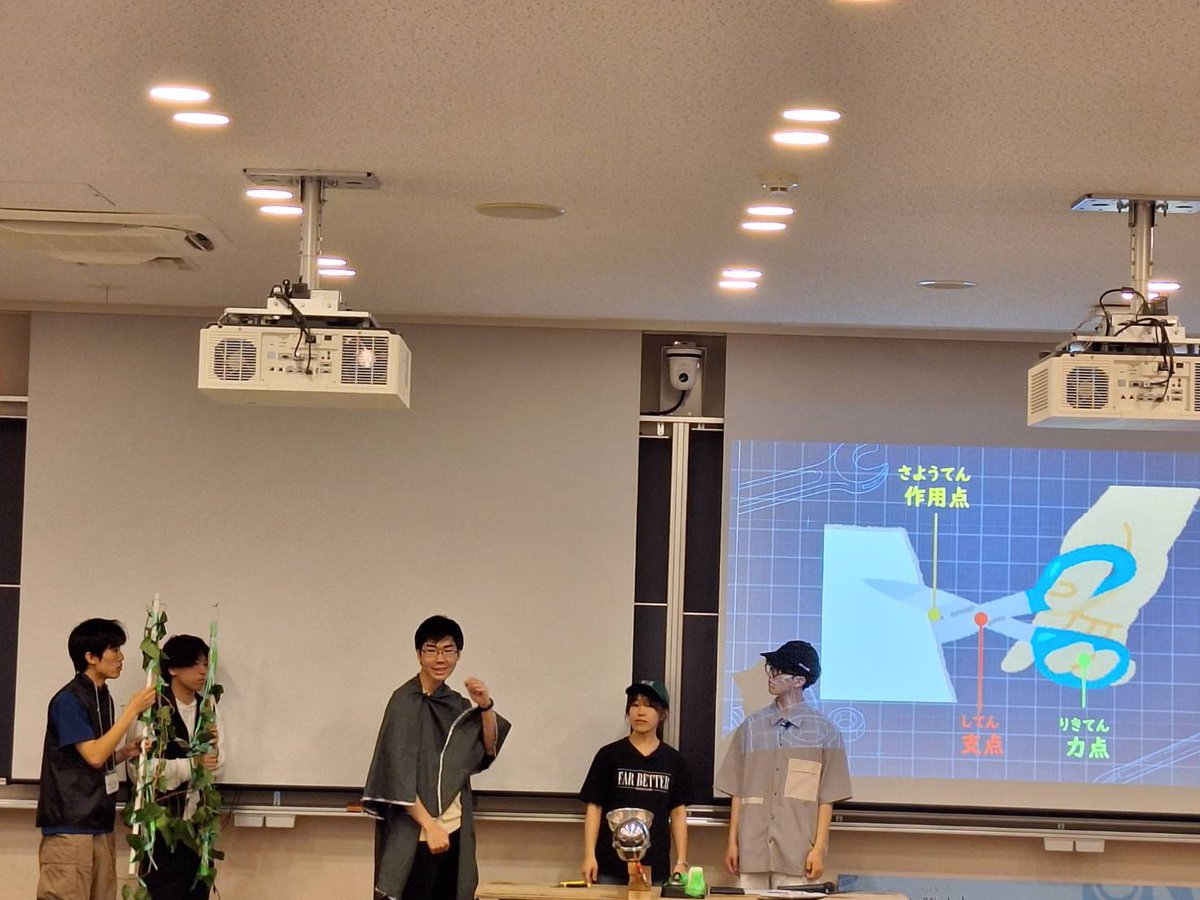 ut_cast's tweet photo. 【工具ショー🛠️が始まります！】
本日14:10から、「身近な職人！工具の仕組みショー」が開演します！
工具の妖精と一緒に、楽しく「てこの原理」について学ぼう！
工具ショーの前にはちょっとした実験ショーも！？
工2号館1F212号講義室でお待ちしています！
#東大CAST #五月祭2026 #好きが芽吹くとき https://t.co/wKNNnFZKY1