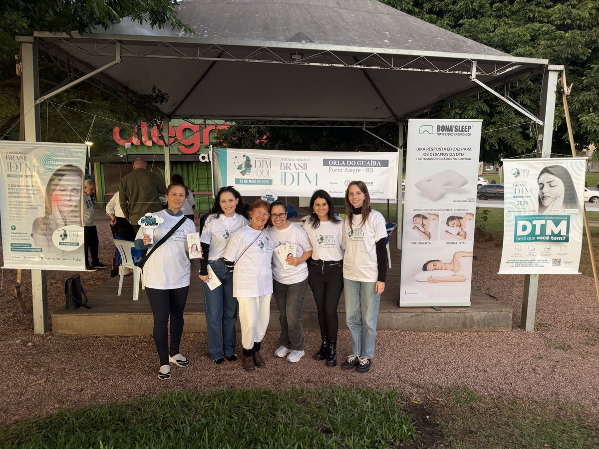 Implante_Dente's tweet photo. 🌿 Ação de conscientização na Orla do Guaíba sobre DTM (Disfunção Temporomandibular), levando informação, orientação e prevenção para a comunidade. A DTM pode causar dores na mandíbula, estalos, dores de cabeça e desconforto ao mastigar. https://t.co/8UndJ7JjpT