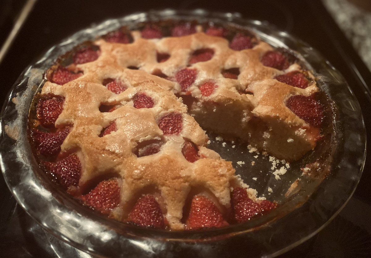 DaSeductiveBake's tweet photo. Here’s the strawberry treat we made on stream today! Can confirm it was phenomenal 🤤 https://t.co/OuTFlOY4NP