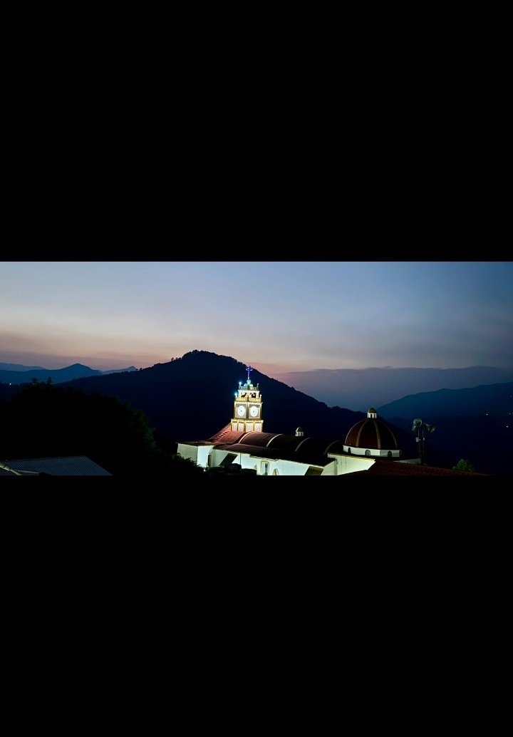 LifeWarrior1222's tweet photo. Y entonces... hoy tocó ver el atardecer desde la Sierra de Juárez, San Ildefonso Villa Alta con una taza de café de olla en la mano ☕
Hay algo mejor que eso?
#Ecoturismo
#CiclismoDeMontaña
#RodandoJuntos https://t.co/n6tTEfjSse