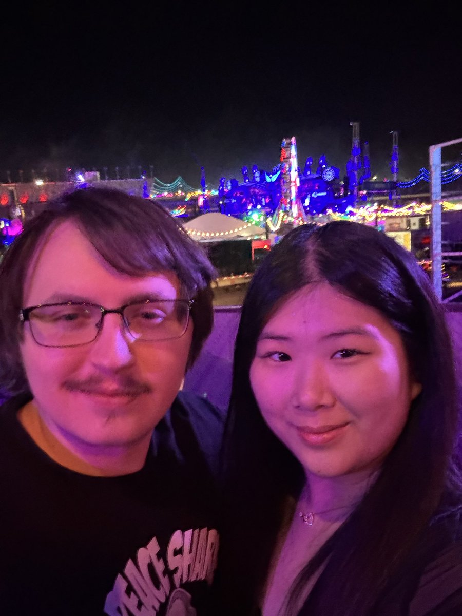 BAHRUKEK's tweet photo. EDC with @purofu_ ☺️❤️ https://t.co/RUARwktjYy