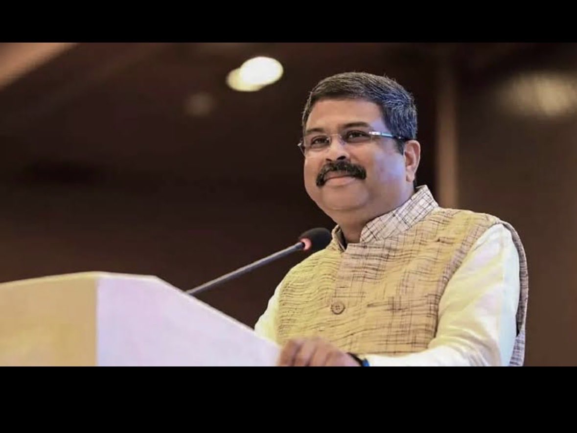gvenkat22's tweet photo. Perfect politician, no shame. Shattered 22L students dream. And still holding on to his seat. U should hv acted much earlier. Political smokes don’t work. RESIGN, you hv no moral ground to hold this position. Y r u still sticking https://t.co/Px6vSN0a0G